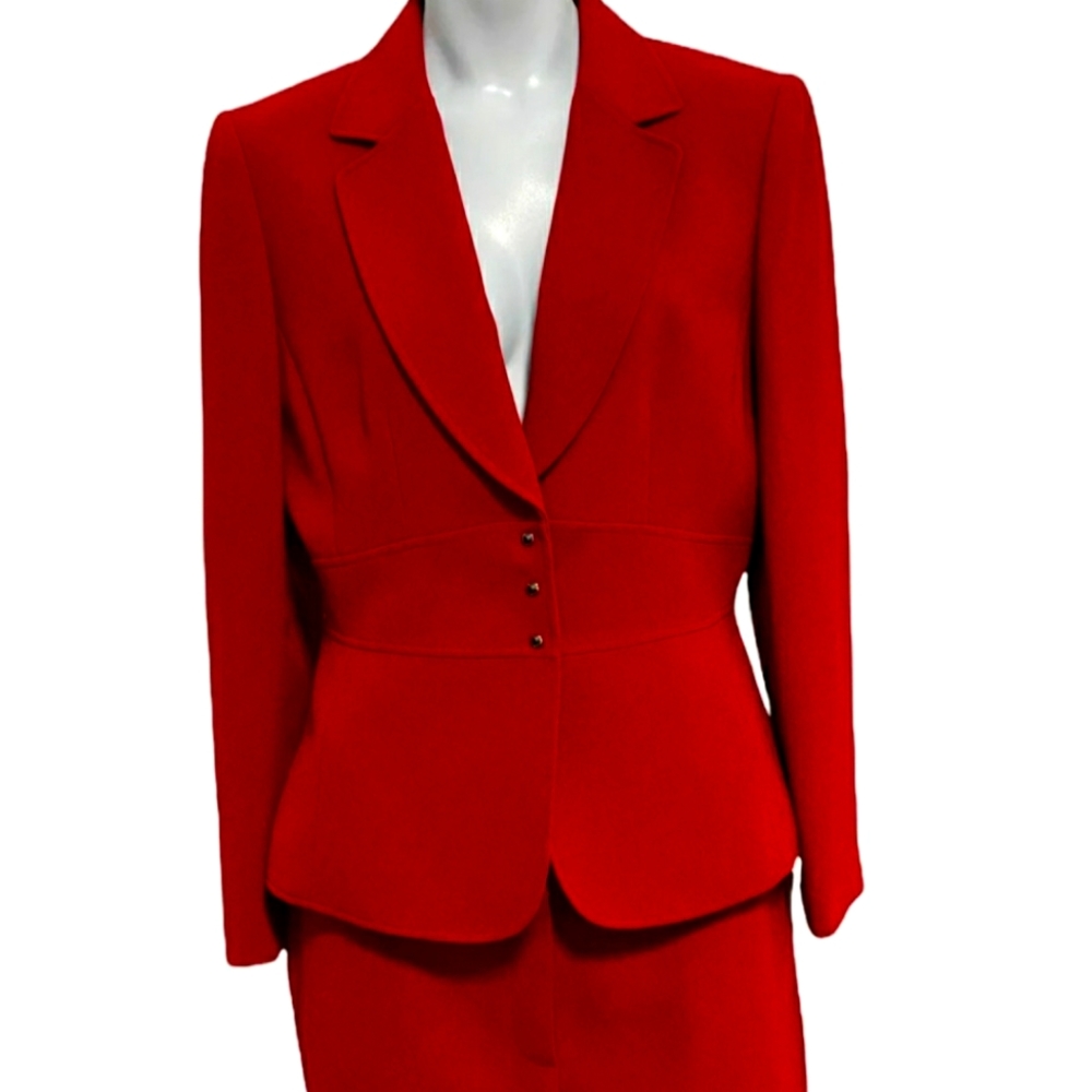 Tahari Pants Suit NEW Size 10p (pants fit like an 8)